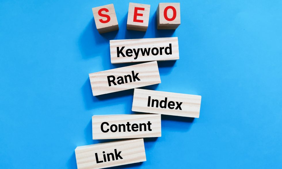 SEO keywords like rank, index, content, and link, in wooden blocks aligned top to bottom.